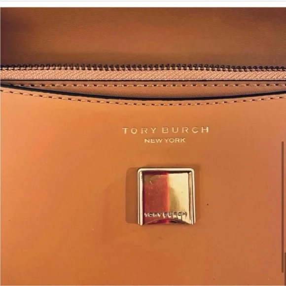 🆕- Tory Burch Britten Leather Crossbody/ Chain Wallet/Wristlet with Whipstitch. - Picture 4 of 14